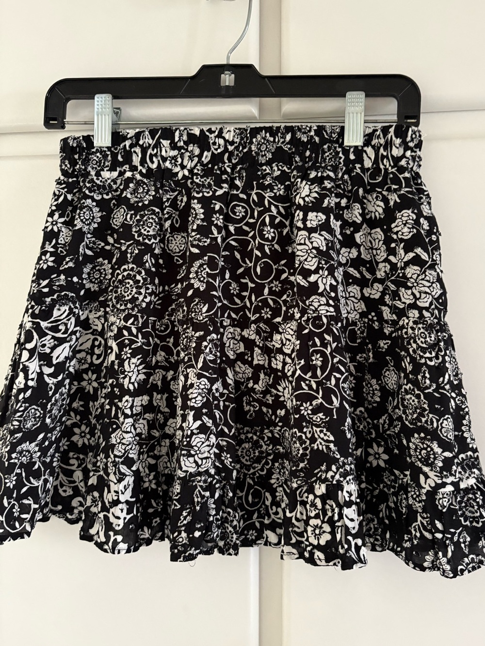 Forever 21 Black & White Floral Ruffle Mini Skirt